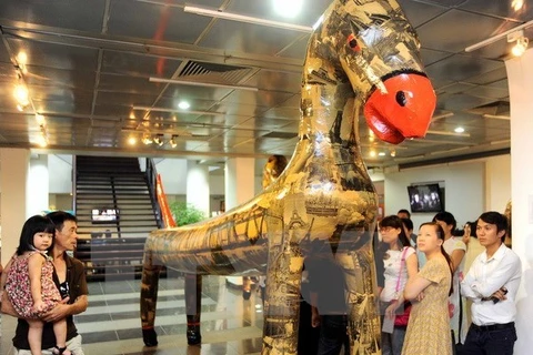 Une exposition à l'Espace à Hanoi. (Source: VNA)